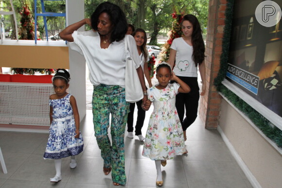 Glória Maria celebrou o aniversário de suas filhas, Maria, de 6 anos e Laura, de 5, nesta quinta-feira, 19 de dezembro de 2013, na Barra da Tijuca, Zona Oeste do Rio de Janeiro