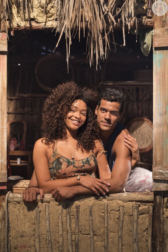Dora (Juliana Alves) e Tiago (Marcello Melo Jr.) estão felizes com a gravidez, pois sempre sonharam em ter um filho, na novela 'Sol Nascente'