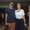 Juliano Cazarré e a mulher, Letícia Basto, estiveram na São Paulo Fashion Week nesta segunda-feira, 24 de outubro de 2016