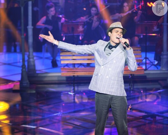 Marcos Lessa cantou 'Travessia', de Milton Nascimento, na semifinal do 'The Voice Brasil'