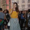 A top brasileira Isabella Fiorentino adota tendência das listas para conferir desfila da À La Garçonne