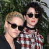 Kristen Stewart levou a namorada, Annie Clark, a evento de moda em Los Angeles, nos Estados Unidos, nesta quarta-feira, 26 de outubro de 2016