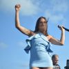 Anitta usa look curtinho e atrai multidão em show surpresa no Recife nesta quinta-feira, dia 27 de outubro de 2016