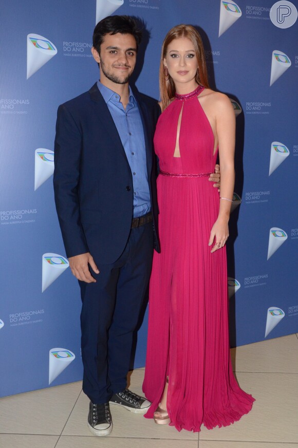 Marina Ruy Barbosa e Felipe Simas que foram par em 'Totalmente Demais' também se encontraram na premiação voltada para o mercado publicitário