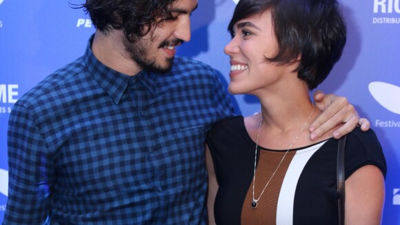 Gabriel Leone posta primeira foto com namorada, Carla Salle, na web : 'Meu amor'