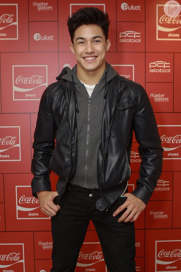 O ginasta Arthur Nory esteve na festa da Coca-Cola Jeans no PanAm Club, em São Paulo