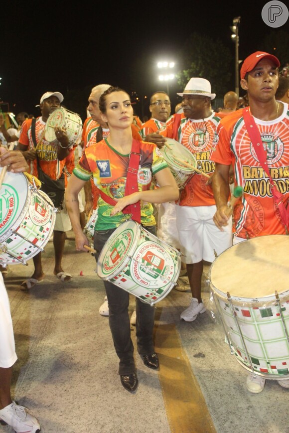 Cleo Pires já foi ritmista da Grande Rio no Carnaval 2013