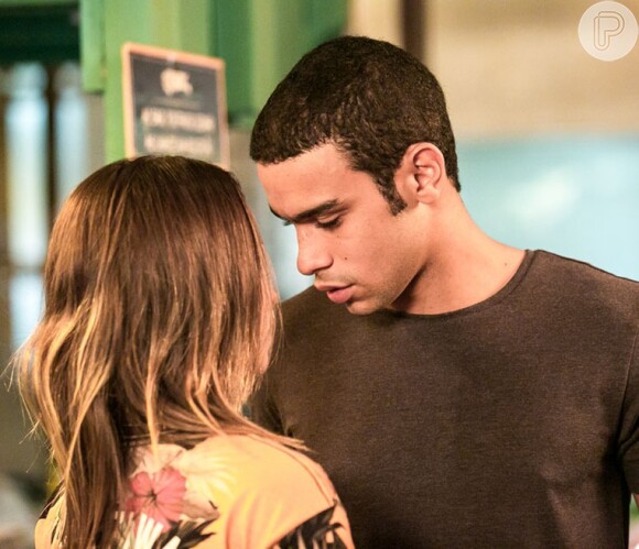 Jéssica (Laryssa Ayres) beija Belloto (Sérgio Malheiros), no capítulo que vai ao ar na terça-feira, dia 08 de novembro de 2016, na novela 'Malhação: Pro Dia Nascer Feliz'