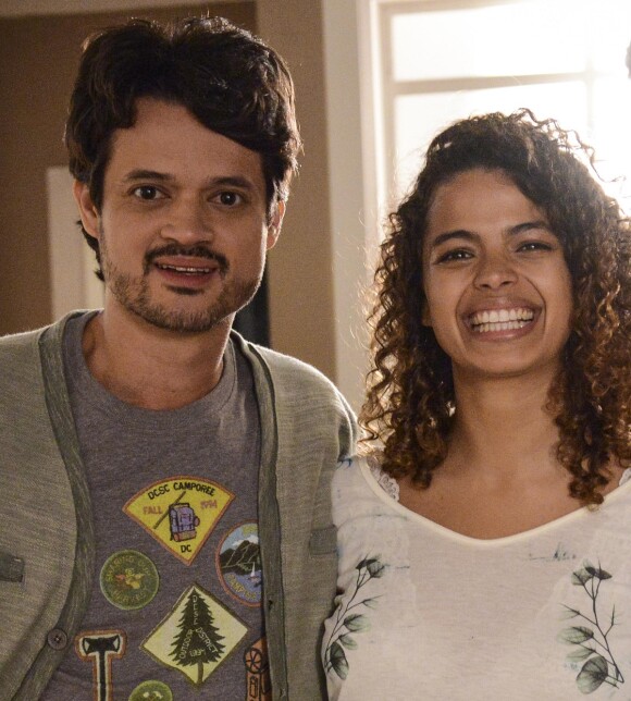 Renan (Álamo Facó) e Inaiá (Raquel Villar) começam a namorar, em 'Amor à Vida'
