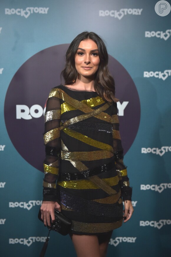 Na festa de lançamento da nova novela das sete, 'Rock Story', Marina Moschen apostou em um vestido da grife Emílio Pucci