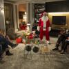 'Amor a Vida': Rivaldo se veste de Papai Noel para alegrar o Natal de Jayminho