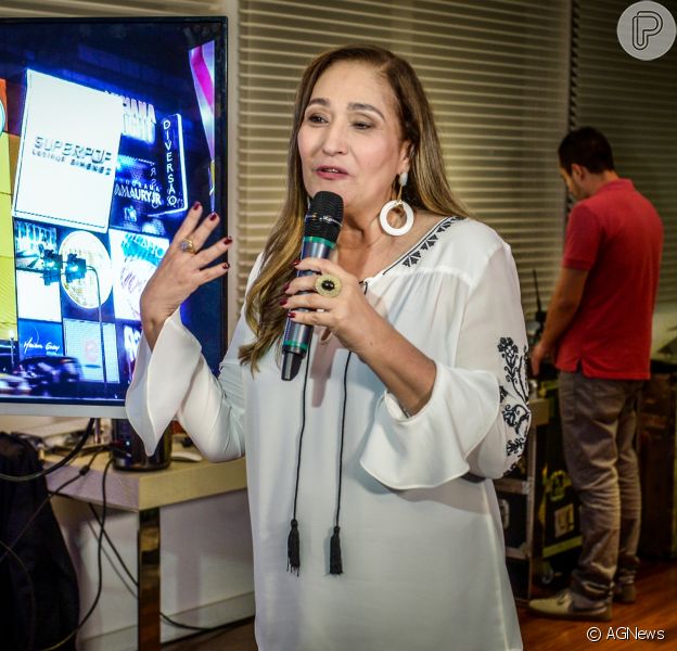 Sonia Abrão fatura cerca de R$ 100 mil por semana, de acordo com a informação publicada pelo colunista Daniel Castro nesta quarta, 2 de novembro de 2016