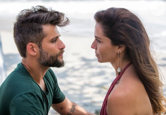 Alice (Giovanna Antonelli) e Mario (Bruno Gagliasso) decidem fingir que terminaram o namoro, na novela 'Sol Nascente'