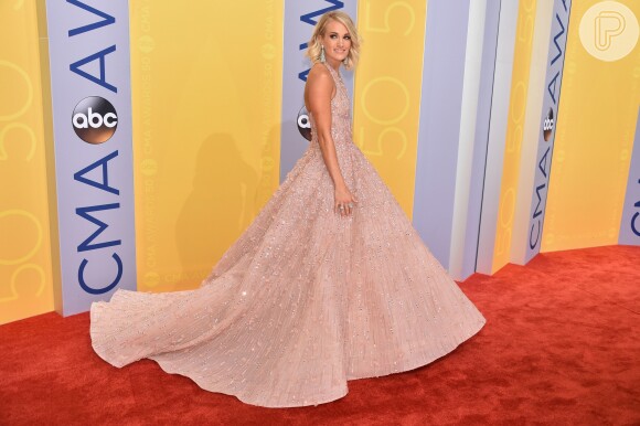 Veja fotos dos looks das famosas no Country Music Awards, premiação de música country, que aconteceu nesta quarta-feira, 2 de novembro de 2016, em Nashville, nos Estados Unidos