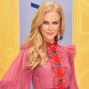 Nicole Kidman desfilou pelo tapete vermelho com um longo plissado da Gucci