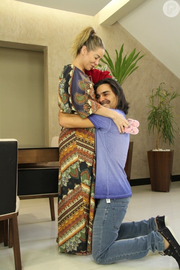 Danielle Winits e André Gonçalves engataram namoro durante as gravações do reality 'SuperChef Celebridades' do 'Mais Você'