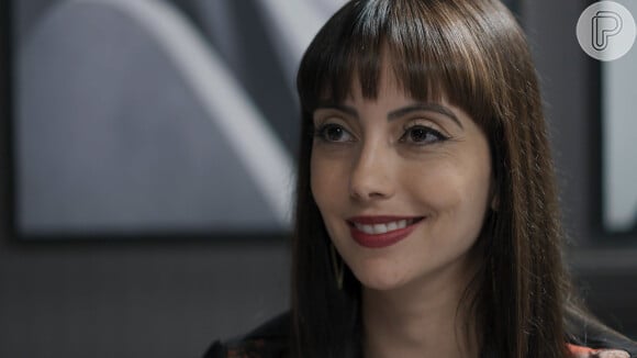 Mariana Vaz é Secretária Bianca na novela 'Rock Story'