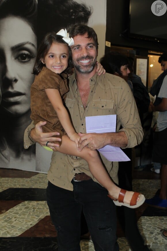 Marcelo Faria e a filha, Felipa, estiveram no Teatro Clara Nunes, na Gávea, Zona Sul do Rio, na noite desta quinta-feira, 3 de novembro de 2016