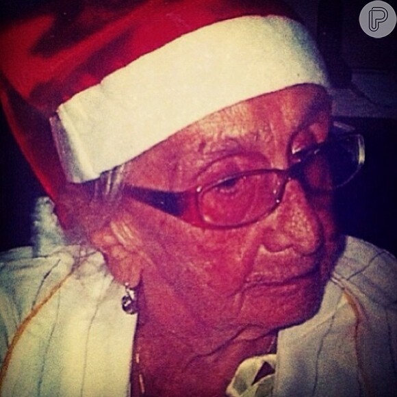 Caetano Veloso escreve mensagem carinhosa e lembra com saudade da mãe, Dona Canô, que morreu aos 105 anos no Natal de 2012. O artista publicou o texto em 25 de dezembro de 2013