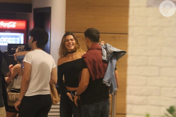 Cauã Reymond e Mariana Goldfarb jantam e namoram após cinema. Fotos!