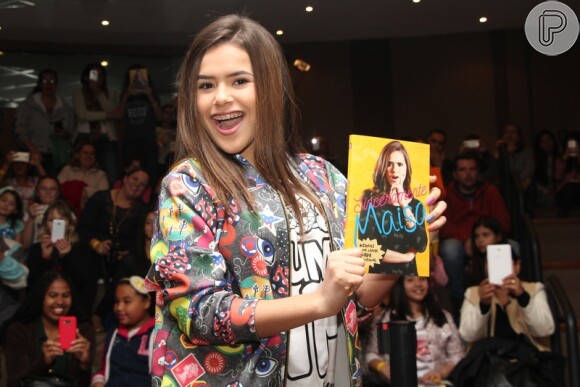 Maisa Silva tem uma legião de fãs, que a acompanha nas redes sociais e recentemente lotou uma livraria para o lançamento do livro da atriz