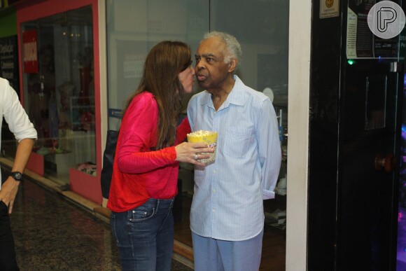 Gilberto Gil e a mulher, Flora Gil, conversaram antes do lançamento do DVD da nora, 'Mãeana no MAM'