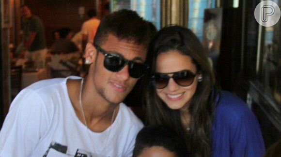 Em fevereiro, durante o Carnaval, Neymar e Bruna Marquezine assumiram o namoro