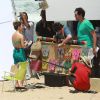 De biquíni, Sandy gravou um comercial para a marca Havaianas, na praia de Grumari, Zona Oeste do Rio de Janeiro, nesta terça-feira, 8 de novembro de 2016