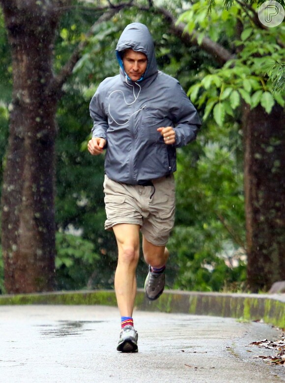 Matthew McConaughey não se intimidou com o tempo nublado desta sexta-feira, 27 de dezembro de 2013