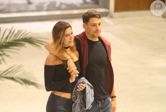 Mariana Goldfarb, morando com Cauã Reymond, exaltou a relação com o ator durante evento em São Paulo, na quarta-feira, 9 de novembro de 2016