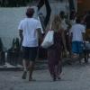 Alexandre Pato desfila com namorada em Trancoso, Bahia. Casal foi flagrado neste domingo, 29 de dezembro de 2013