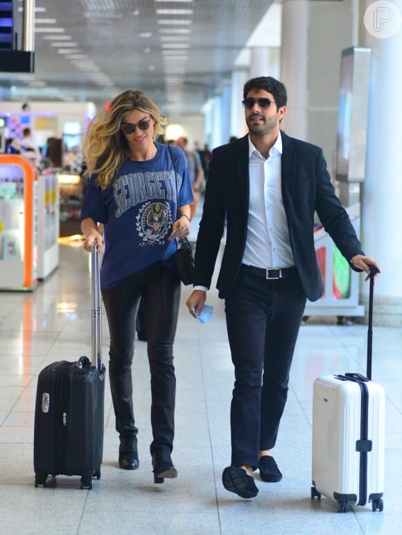 Grazi Massafera embarcou com o namorado Patrick Bulus no aeroporto Santos Dumont nesta sexta-feira, 11 de novembro de 2016