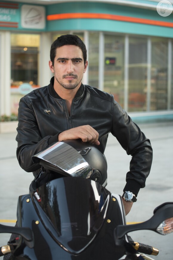 Renato Góes interpretaria um motoqueiro misterioso na trama das nove