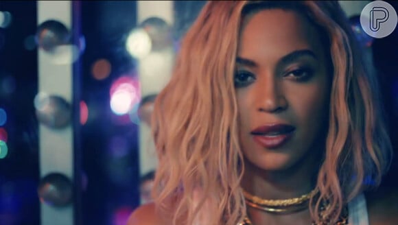 Beyoncé foi muito criticada por astronautas e parentes de vítimas de um desastre com ônibus espacial. A cantora usou um trecho da transmissão do lançamento da aeronave Challenge na música 'XO'