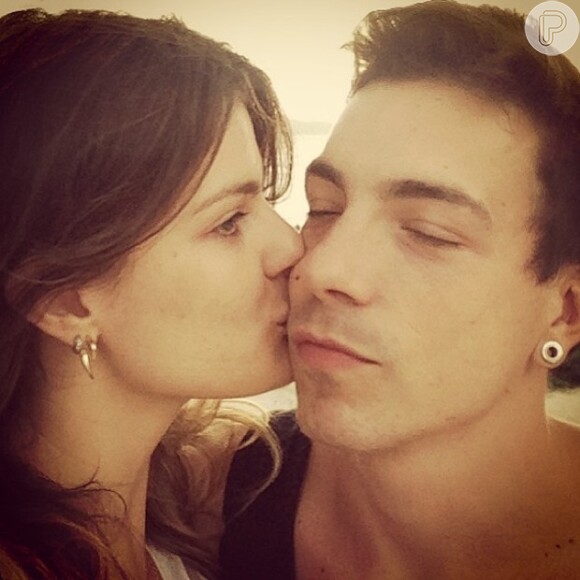 Isabelli Fontana posta foto beijando o namorado, Di Ferrero, nesta terça-feira, 31 de dezembro de 2013
