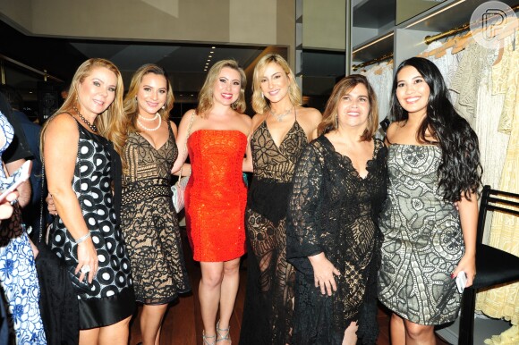 Sasha Meneghel, Xuxa e mais famosas prestigiam Martha Medeiros em Miami no último domingo, dia 14 de novembro de 2016