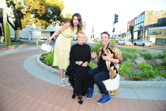 Xuxa posa com Matheus Mazzafera e Luciana Gimenez em Los Angeles