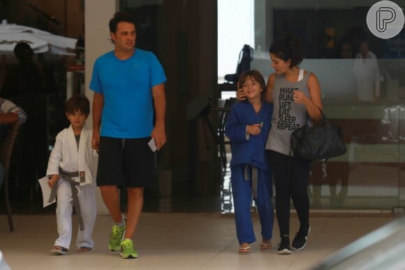 Vanessa Giácomo é vista saindo da academia com o marido, Giuseppe Dioguardio, e filhos, na Barra da Tijuca, Zona Oeste do Rio de Janeiro, na manhã desta quarta-feira, 16 de novembro de 2016