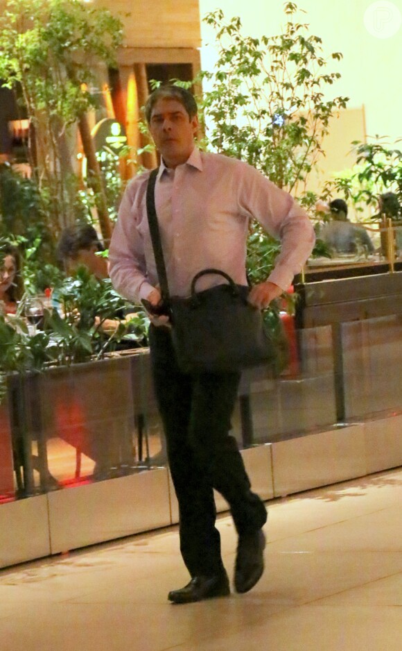 William Bonner comemorou seu aniversário de 53 anos ao lado dos filhos, Beatriz, Laura e Vinícius, em restaurante japonês do Village Mall, shopping da Barra da Tijuca, Zona Oeste do Rio, na noite desta quarta-feira, 16 de novembro de 2016