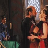 'A Terra Prometida': Ula é ameaçada pelo marido após flagrá-lo beijando Ravena