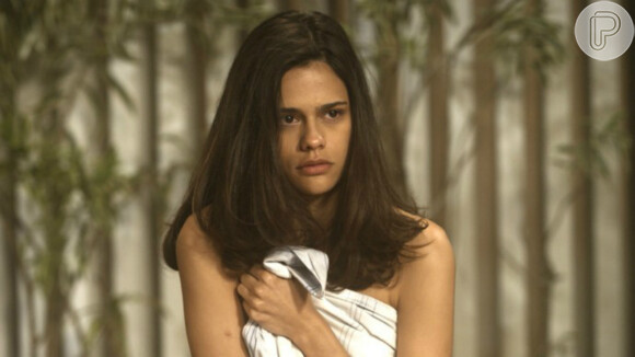 Aline (Arianne Botelho) é humilhada na casa dos Leitão, em 18 de novembro de 2016, na novela 'A Lei do Amor'