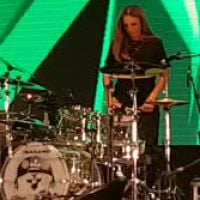 Ivete Sangalo toca bateria em gravação de DVD dos Raimundos: 'Que noite!'. Vídeo