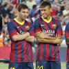 Neymar joga ao lado do craque Messi. Sua contratação pelo Barcelona custou 57 milhões de euros 
 