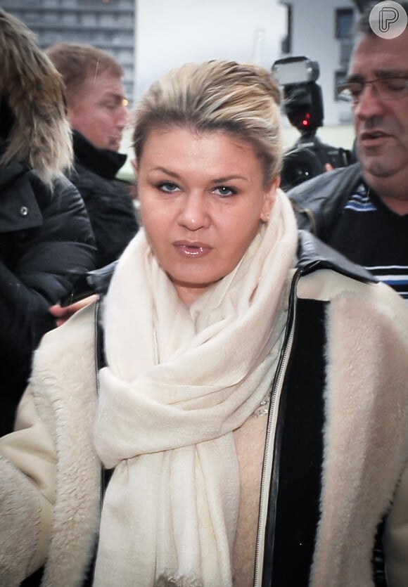 Corinna Schumacher, mulher do ex-piloto, também esteve no hospital