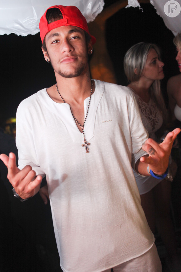 Neymar passou o Ano-Novo com o pai e os amigos em Santa Catarina