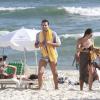 O ator Henri Castelli, prestes a ser papai de seu segundo filho, curtiu o dia na praia da Barra da Tijuca, Zona Oeste do Rio de Janeiro, nesta quinta-feira, 9 de janeiro de 2014