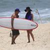 Alinne Moraes, grávida de cinco meses de seu primeiro filho, curte um dia de praia com o namorado, Mauro Lima, no Rio, em 10 de janeiro de 2013