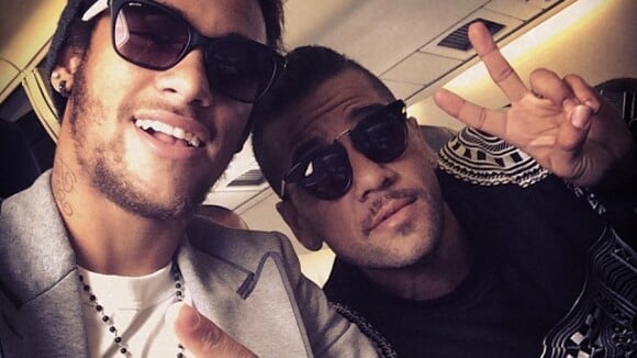Neymar e Daniel Alves vão para premiação de melhor jogador na Suíça