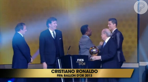 Pelé anunciou a vitória de Cristiano Ronaldo como melhor jogador de 2013