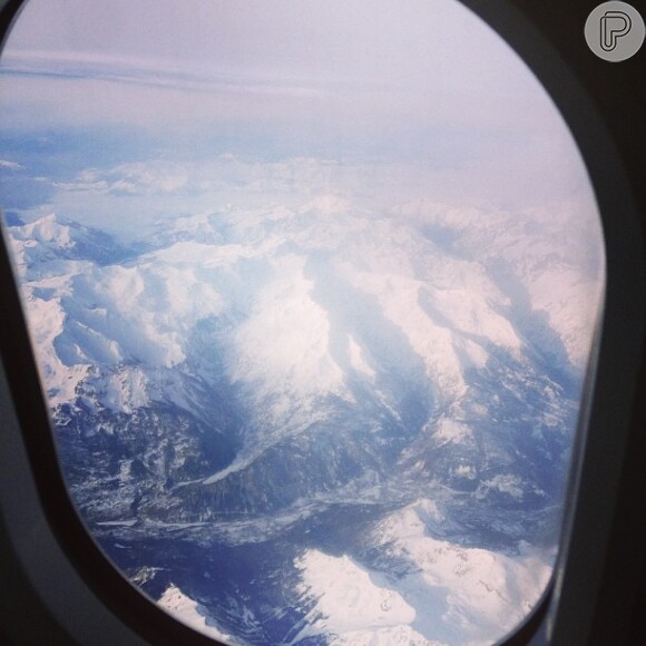 Ronaldo, o Fenômeno, tira foto de dentro do avião ao chegar na Suíça